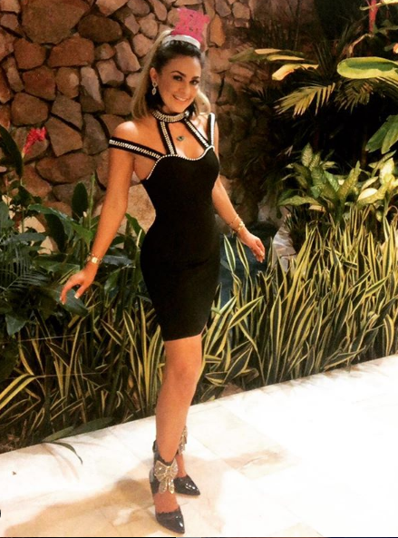 Aracely Ar Mbula Presume Sus Sensuales Curvas En Diminuto Bikini