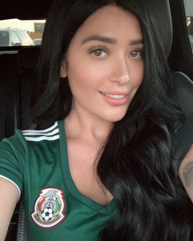 Brenda Zambrano Se Destapa Y Muestra Sus Encantos Al Natural