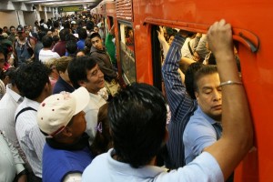 metro-lleno-1374853954