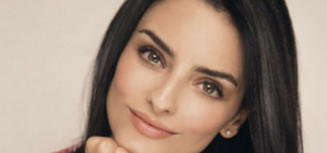 Aislinn Derbez 2