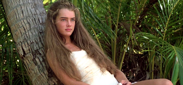 Brooke Shields, quien interpretó a Emmeline en la película ochentera “La Laguna Azul, sorprendió a todos con una fotografía en bikini.