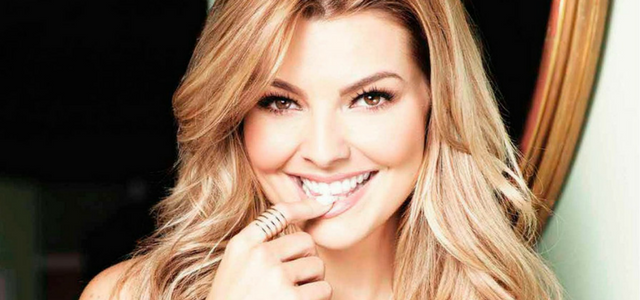 Marjorie de Sousa enloquece a todos sus fans con un sensual baile que hizo el carnaval de Acayucan en Veracruz.