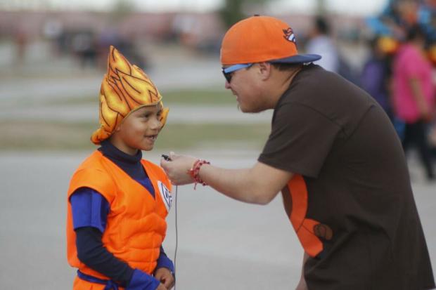 Así se vivió la transmisión pública en vivo del penúltimo capítulo de la serie japonesa Dragon Ball en Juárez.