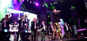 La Banda MS cautivó a los asistentes de la Feria Nacional de la Enchilada.