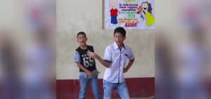 Un video se ha hecho popular en las redes sociales pues se trata de dos niños bailando de manera muy divertida con motivo del día de las madres.