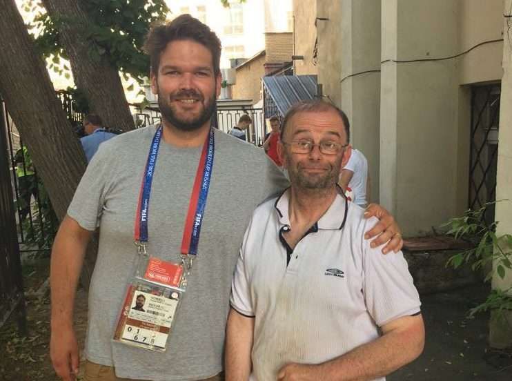 Este hombre viajó hasta Rusia para asistir al gran partido pero por una sorprendente razón no pudo entrar a verlo, provocando la lástima de la gente.