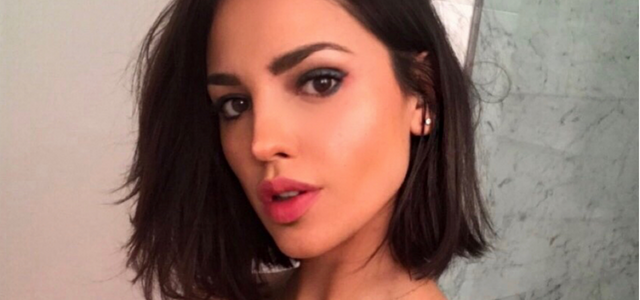 Eiza González sin sostén