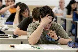 el joven que reprobo su examen