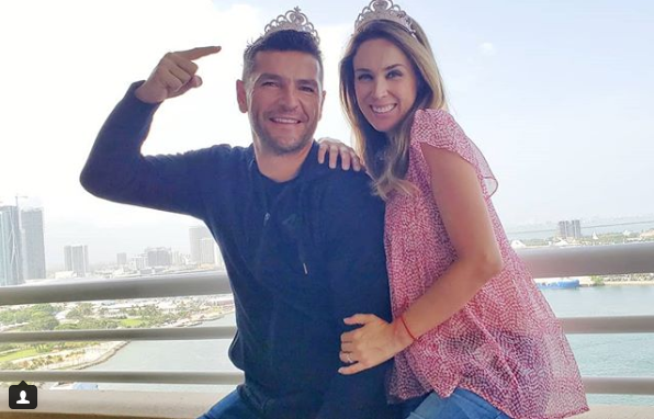 Jacqueline Bracamontes y su esposo