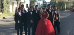 Quinceañera usa Los Pinos para festejar su día