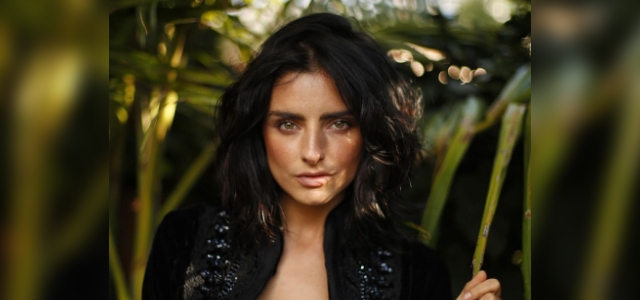 Aislinn Derbez