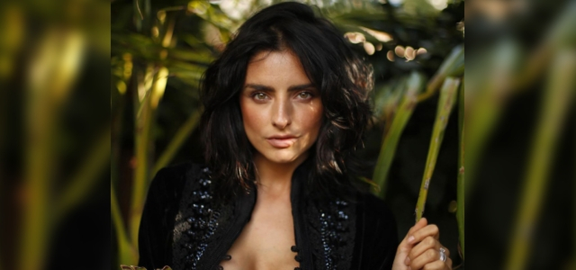 Aislinn Derbez