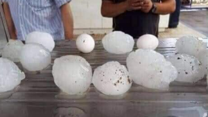 Caen gigantes bolas de granizo en San Luis Potosí