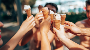 Conoce los riesgos de consumir helado consecutivamente