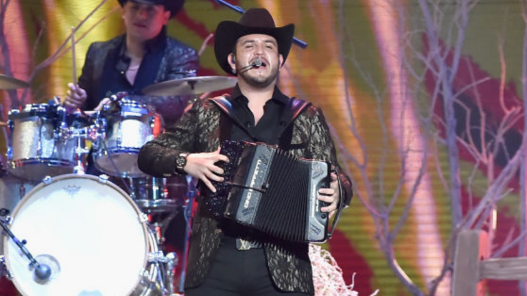 Edén Muñoz Presume Su Carrera Como Solista Y Cantar Con Banda Ms 4207