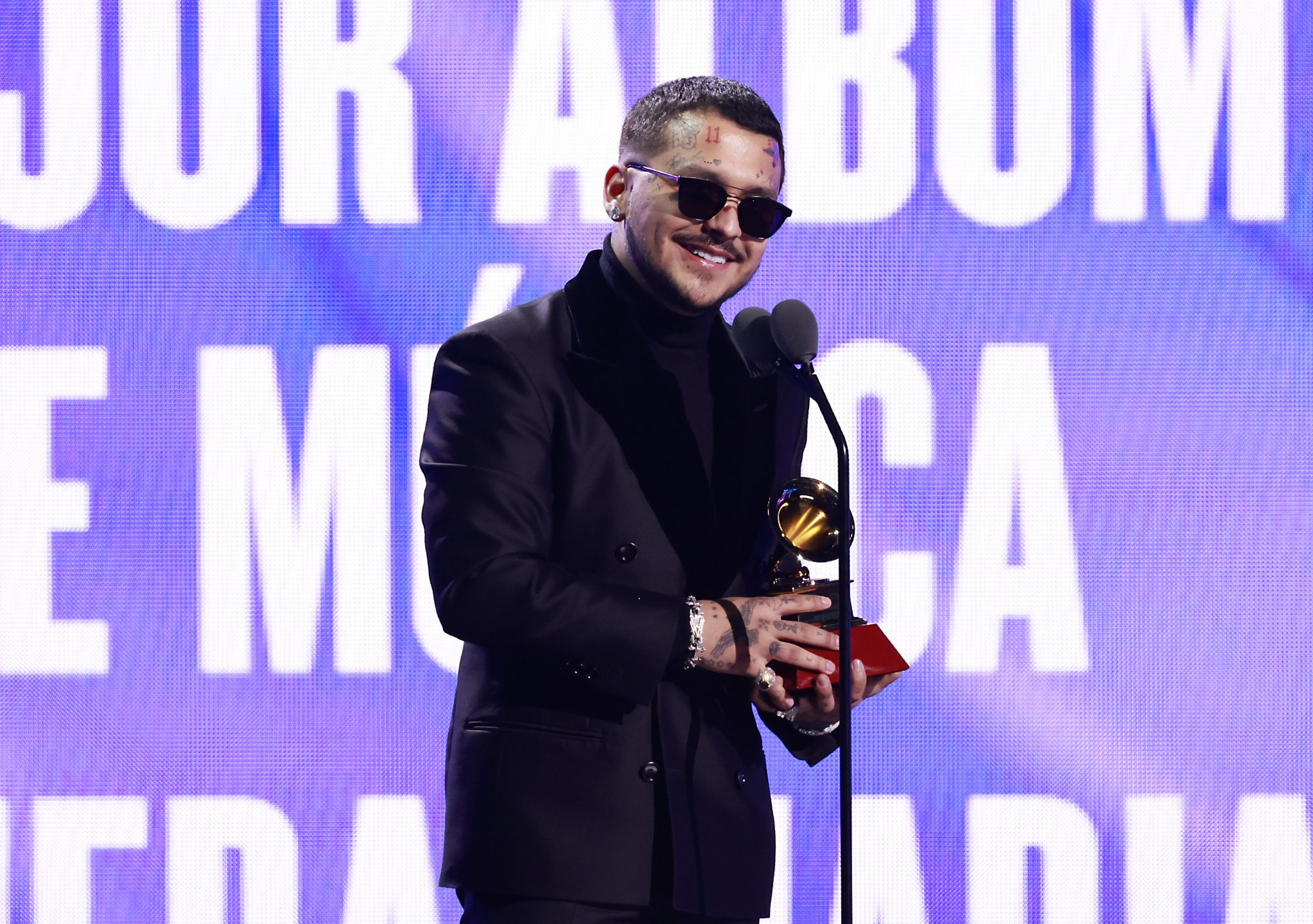 Christian Nodal recibió Latin Grammy