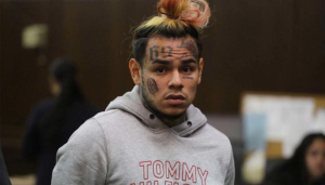 Tekashi-6ix9ine-es-arrestado-por-intentar-lanzar-a-Yailin-La-más-Viral-desde-un-segundo-en-Punta-Cana.