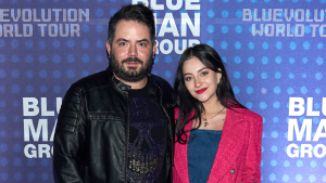 José Eduardo Derbez y Paola Dalay en alfombra azul