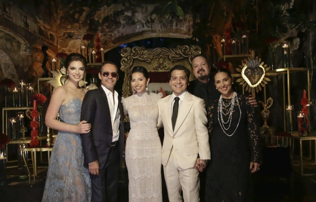 Marc Anthony, Pepe Aguilar y Nadia Ferreira en la boda de Ángela Aguilar y Christian Nodal