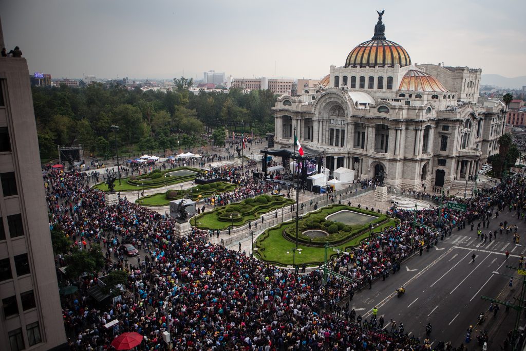 Bellas Artes rinde homenaje a Juan Gabriel